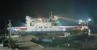 কালবৈশাখি ঝড়ে পাটুরিয়া-দৌলতদিয়ায় ফেরি চলাচল বন্ধ